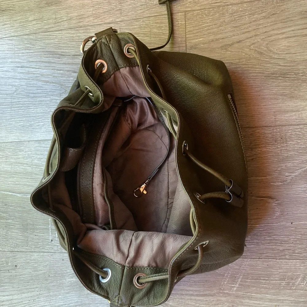 MICHAEL KORS HOBO DRAWSTRING SHOULDER BAG OLIVE ARMY GREEN PEBBLE LEATHER